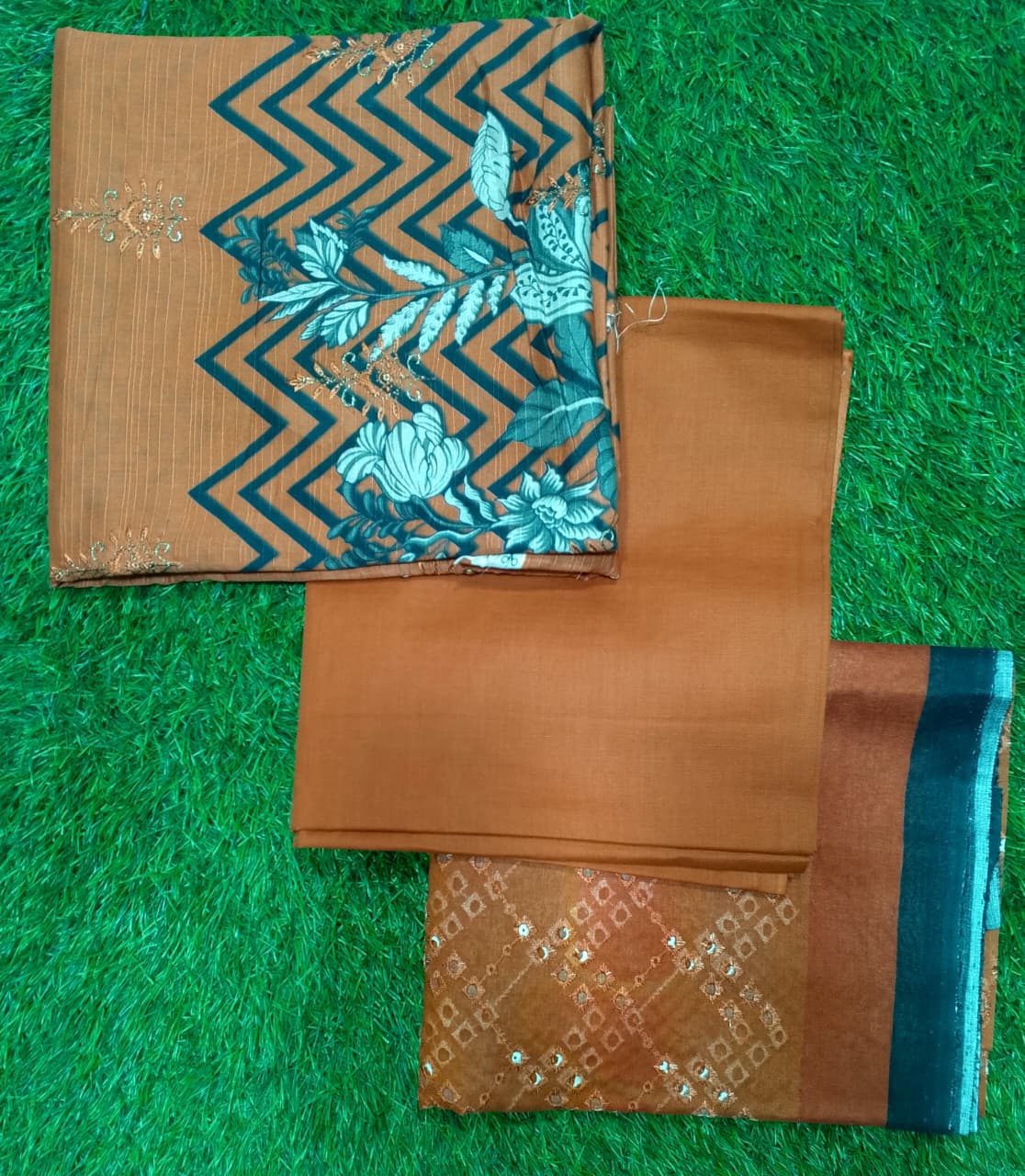 Jugni Digital Banadora Embroidered Lawn 3pc D2