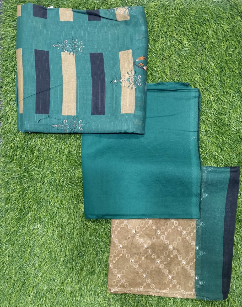 Jugni Digital Banadora Embroidered Lawn 3pc D1