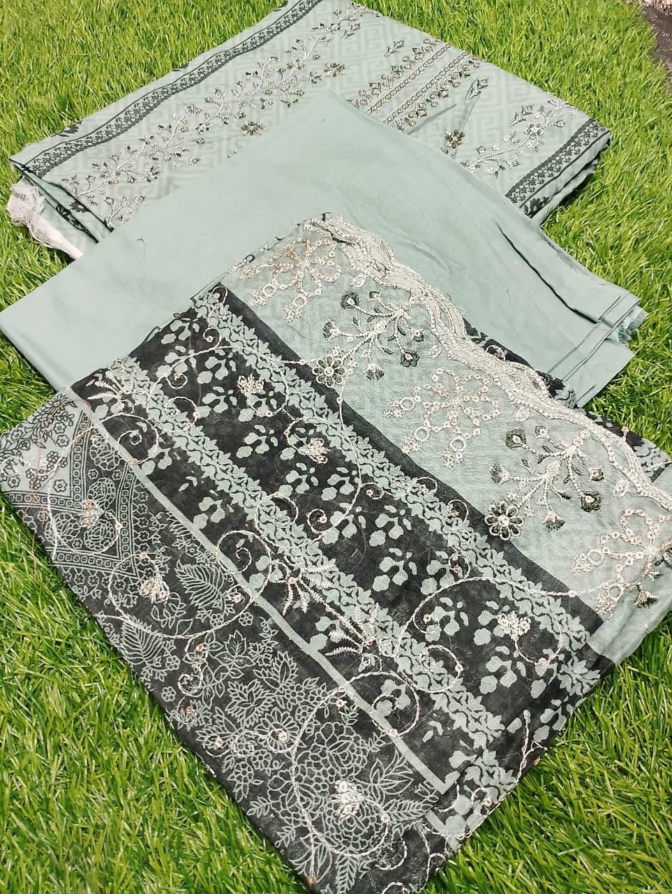 Dur-e-Fashion Printed Embroidered Lawn 3pc D1