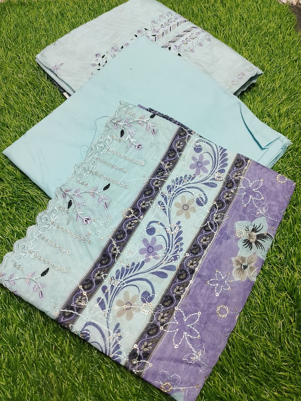 Dur-e-Fashion Printed Embroidered Lawn 3pc D4