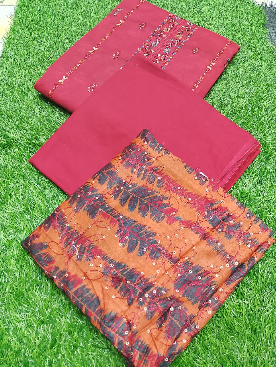 Dur-e-Fashion Printed Embroidered Lawn 3pc D7