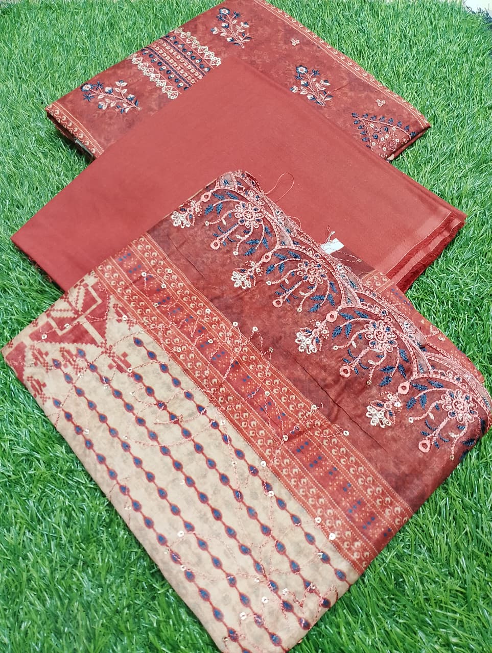 Dur-e-Fashion Printed Embroidered Lawn 3pc D8