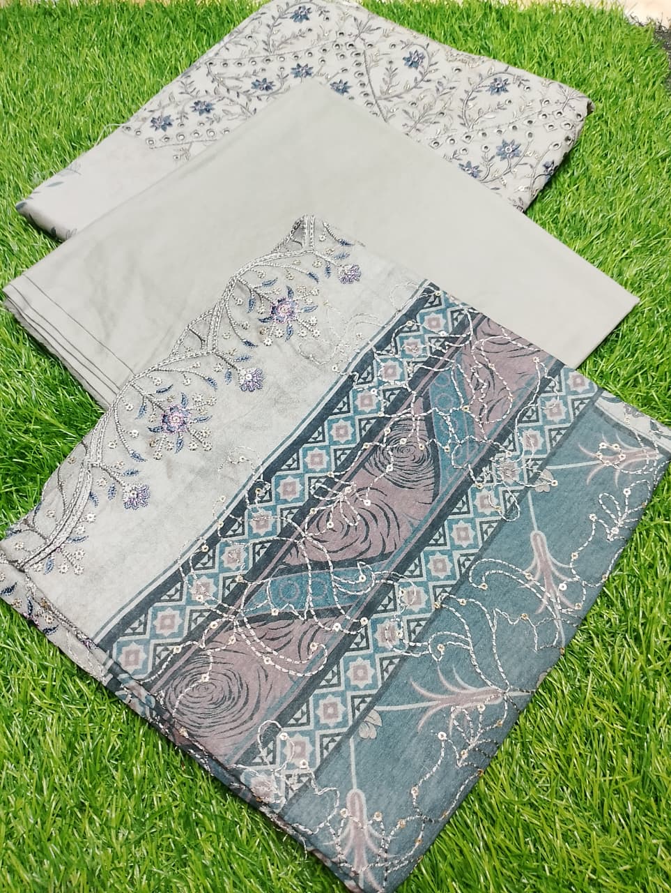 Dur-e-Fashion Printed Embroidered Lawn 3pc D9