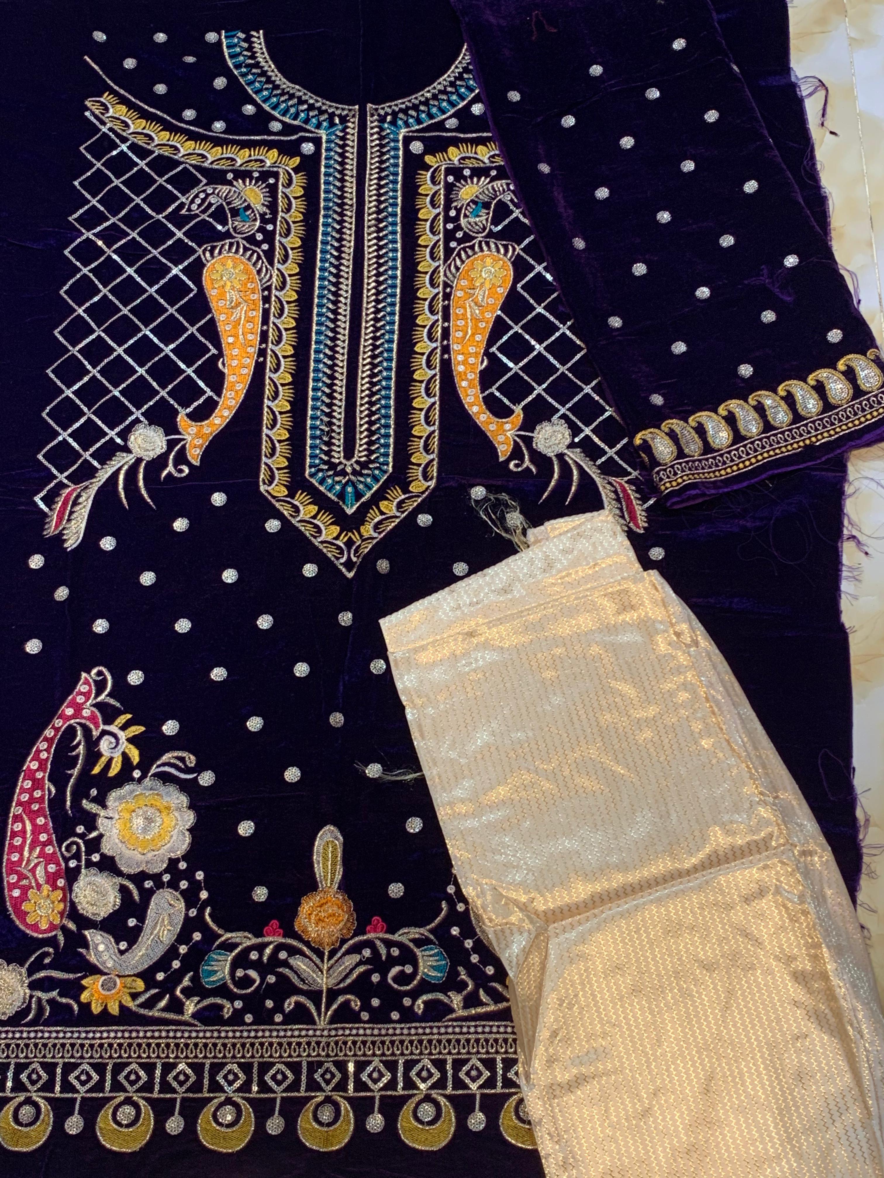 Bin Inam's Embroidered Velvet 2pc D7