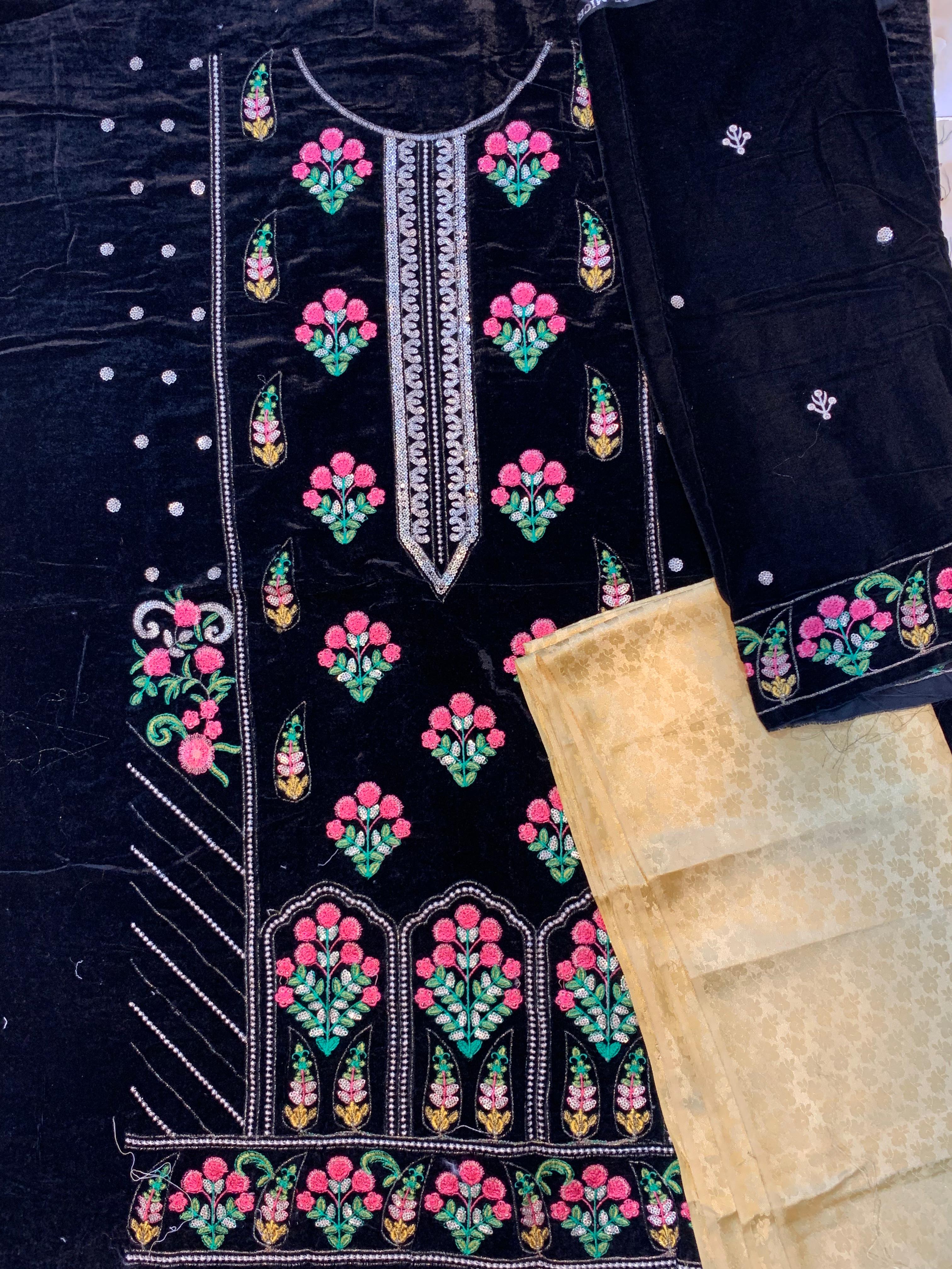 Bin Inam's Embroidered Velvet 2pc D4