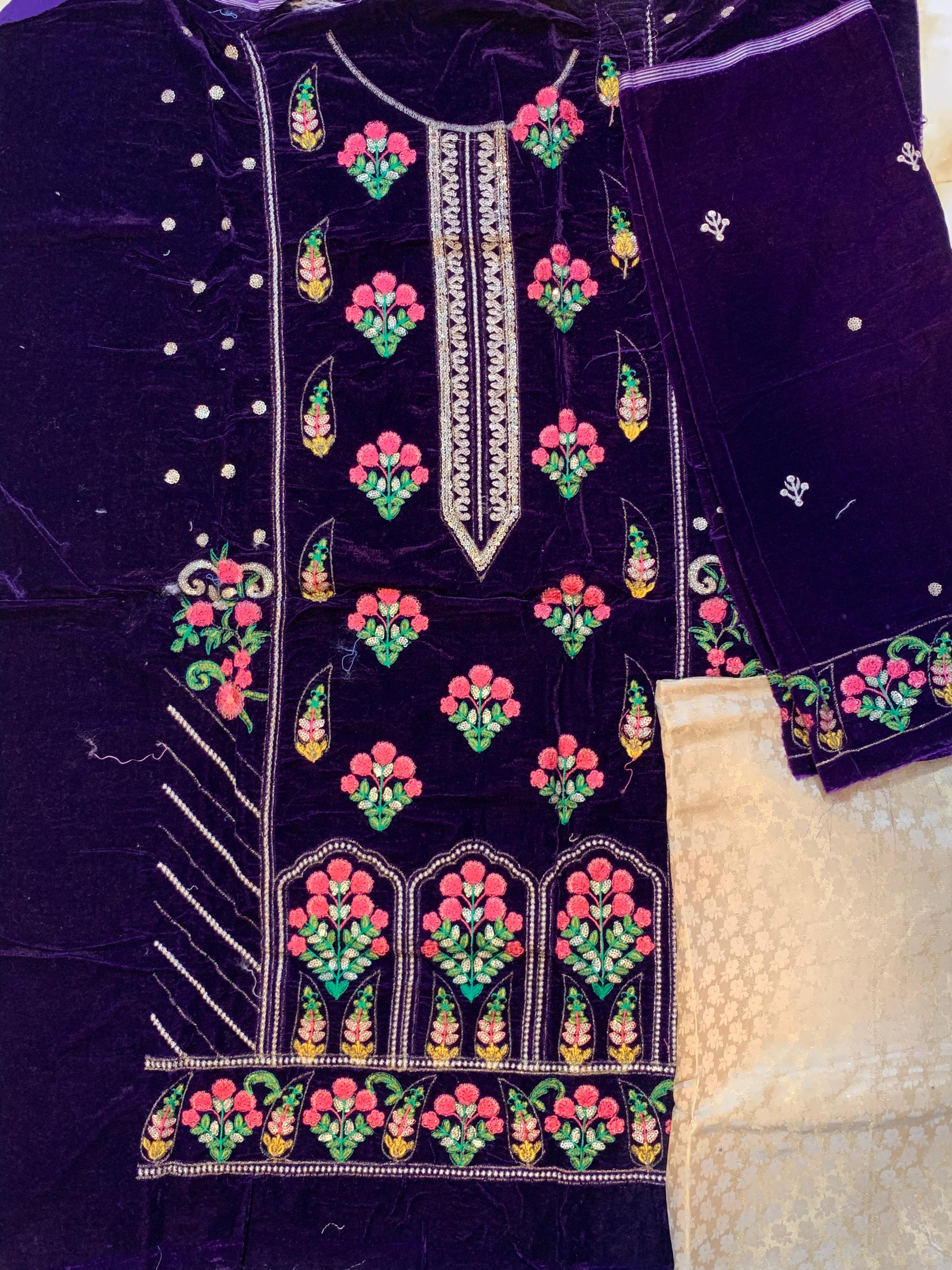 Bin Inam's Embroidered Velvet 2pc D1