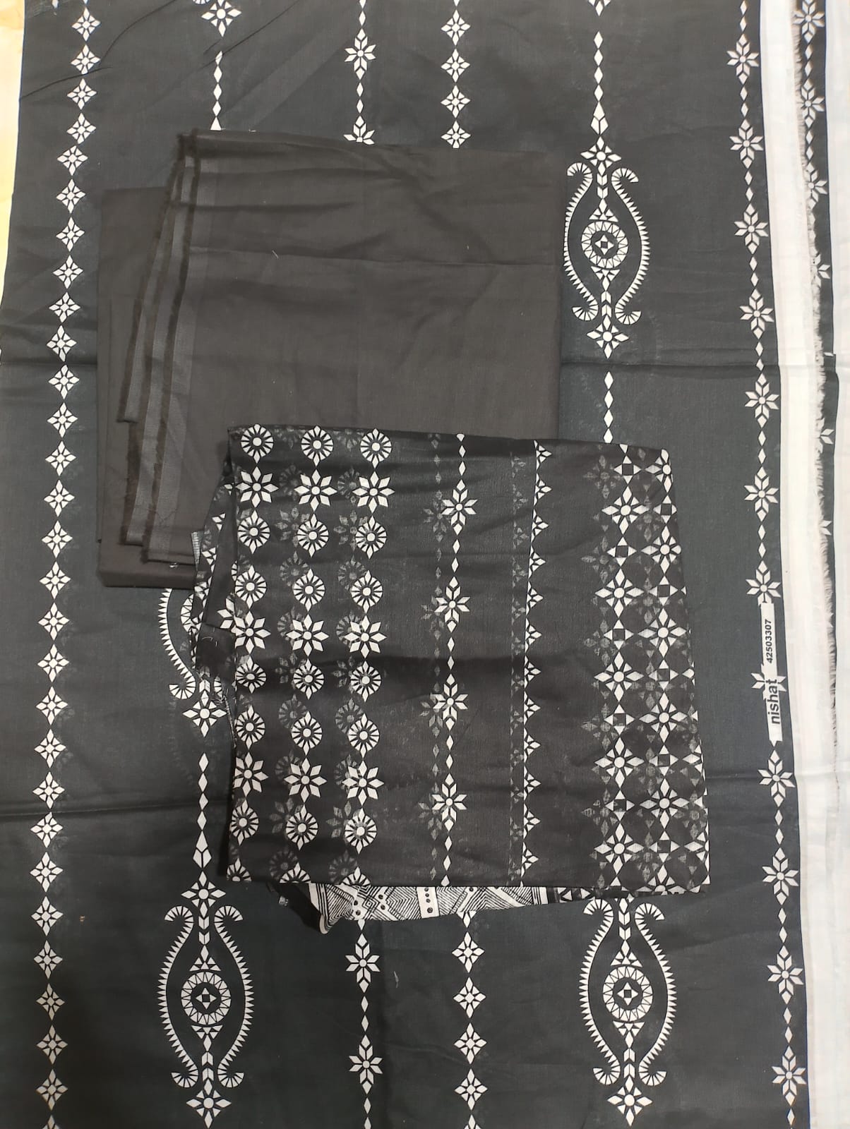 Nishat Premium Printed Lawn 3pc D8