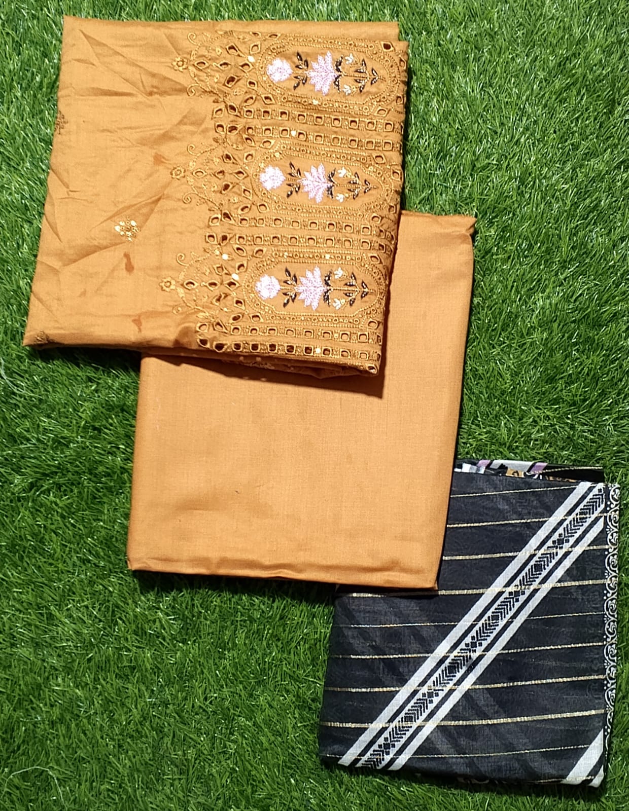 VS-ANMOL Embroidered with Printed Zari Dupatta 3pc-D9