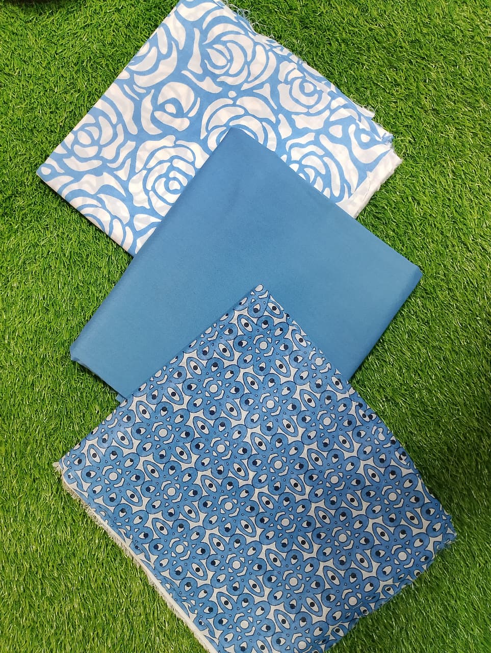 Alkaram Printed Luxury Lawn 3pc D04