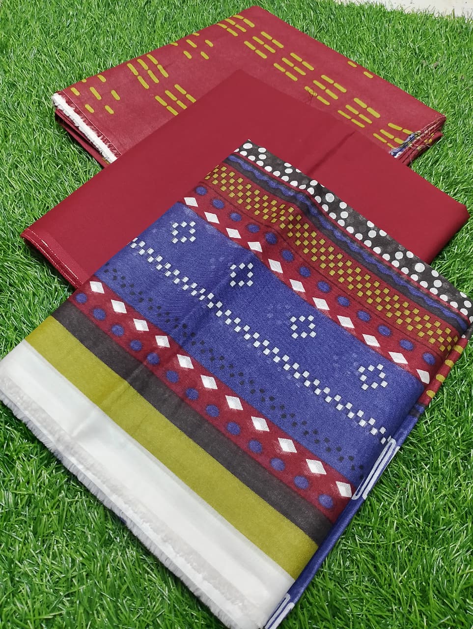 Edenrobe Luxury Printed Lawn 3pc Vol 1 D10