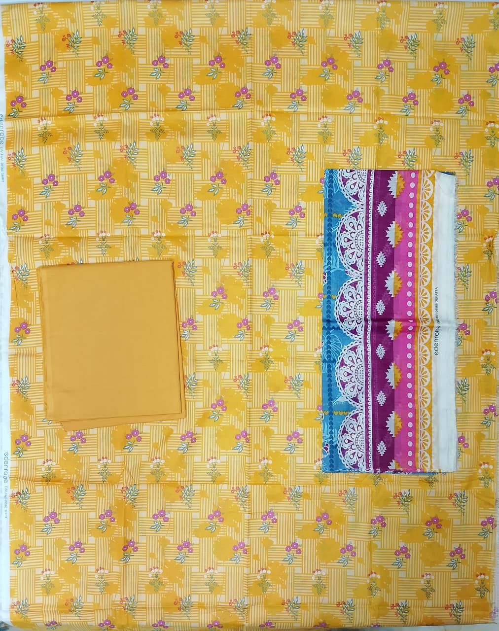 Edenrobe Luxury Printed Lawn 3pc Vol 2 D2