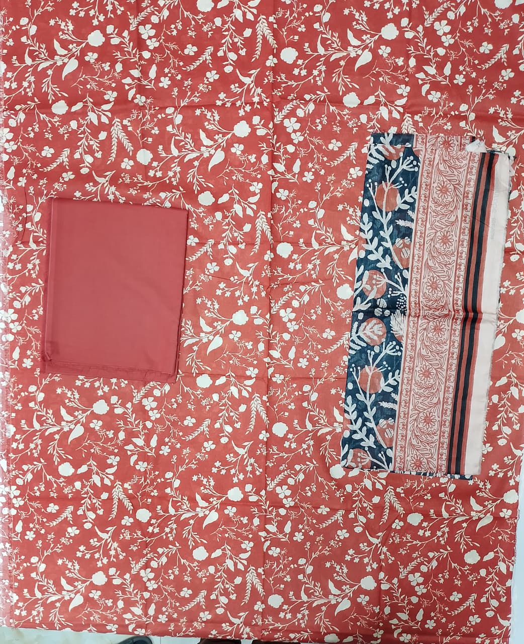 Edenrobe Luxury Printed Lawn 3pc Vol 2 D5