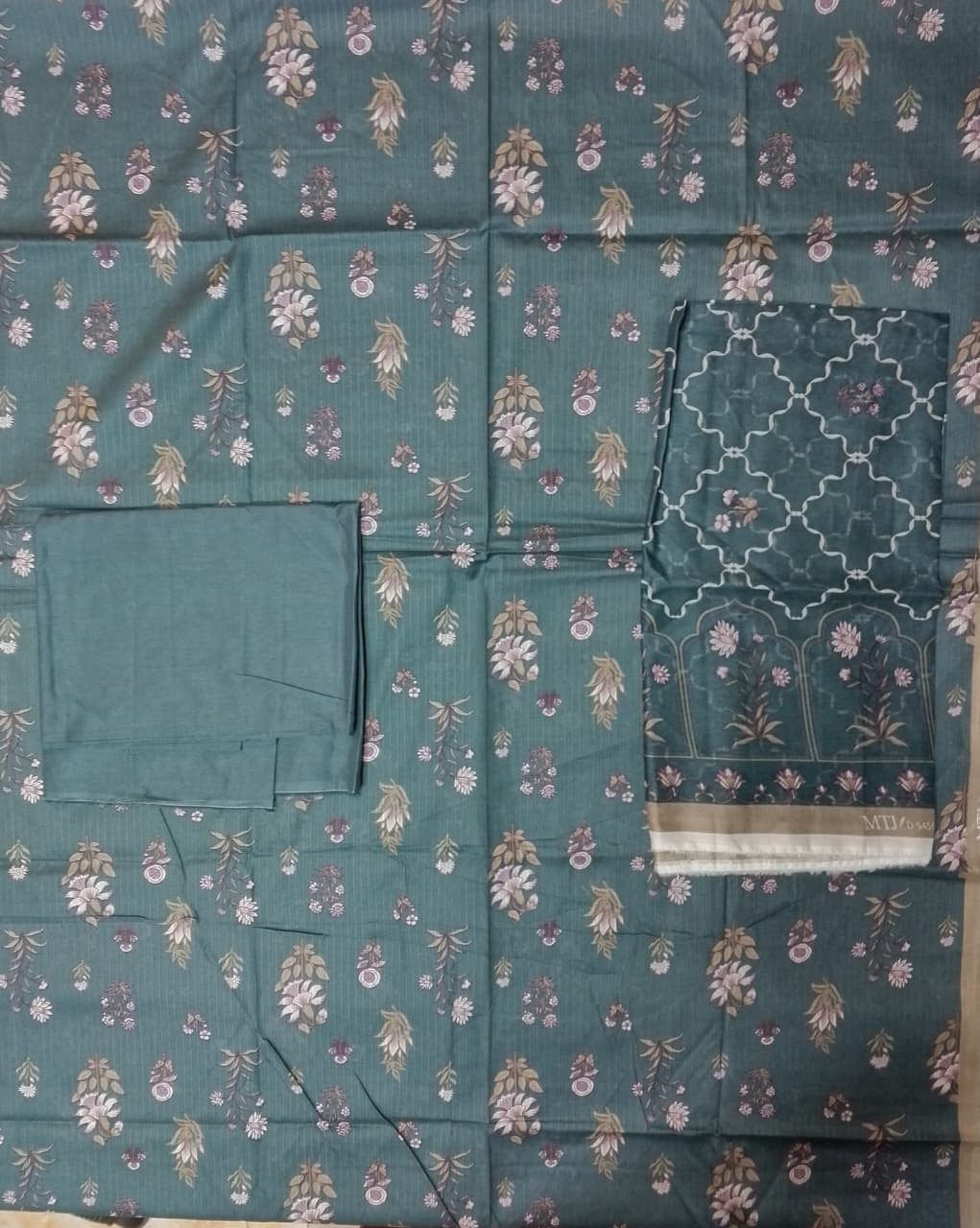 MTJ Premium Printed Lawn 3pc Vol-8 D5
