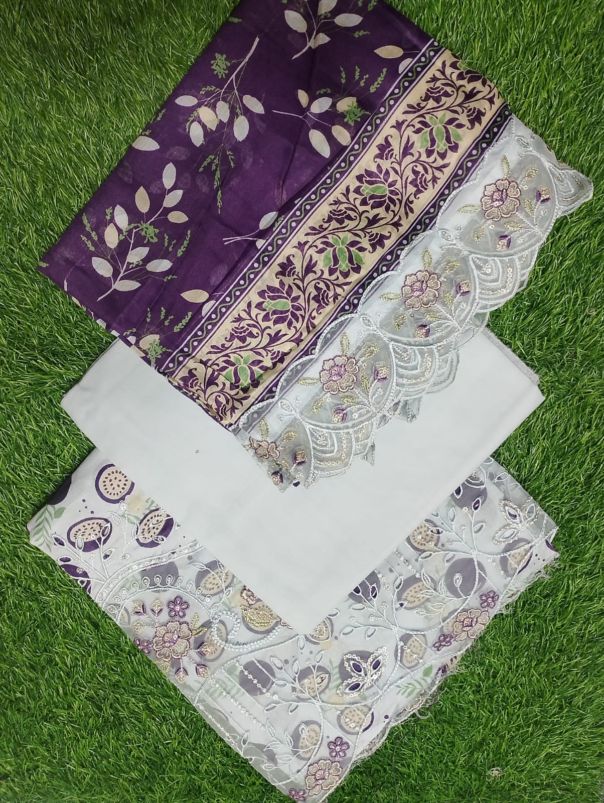 ZESH Printed Embroidered Lawn 3pc-D8