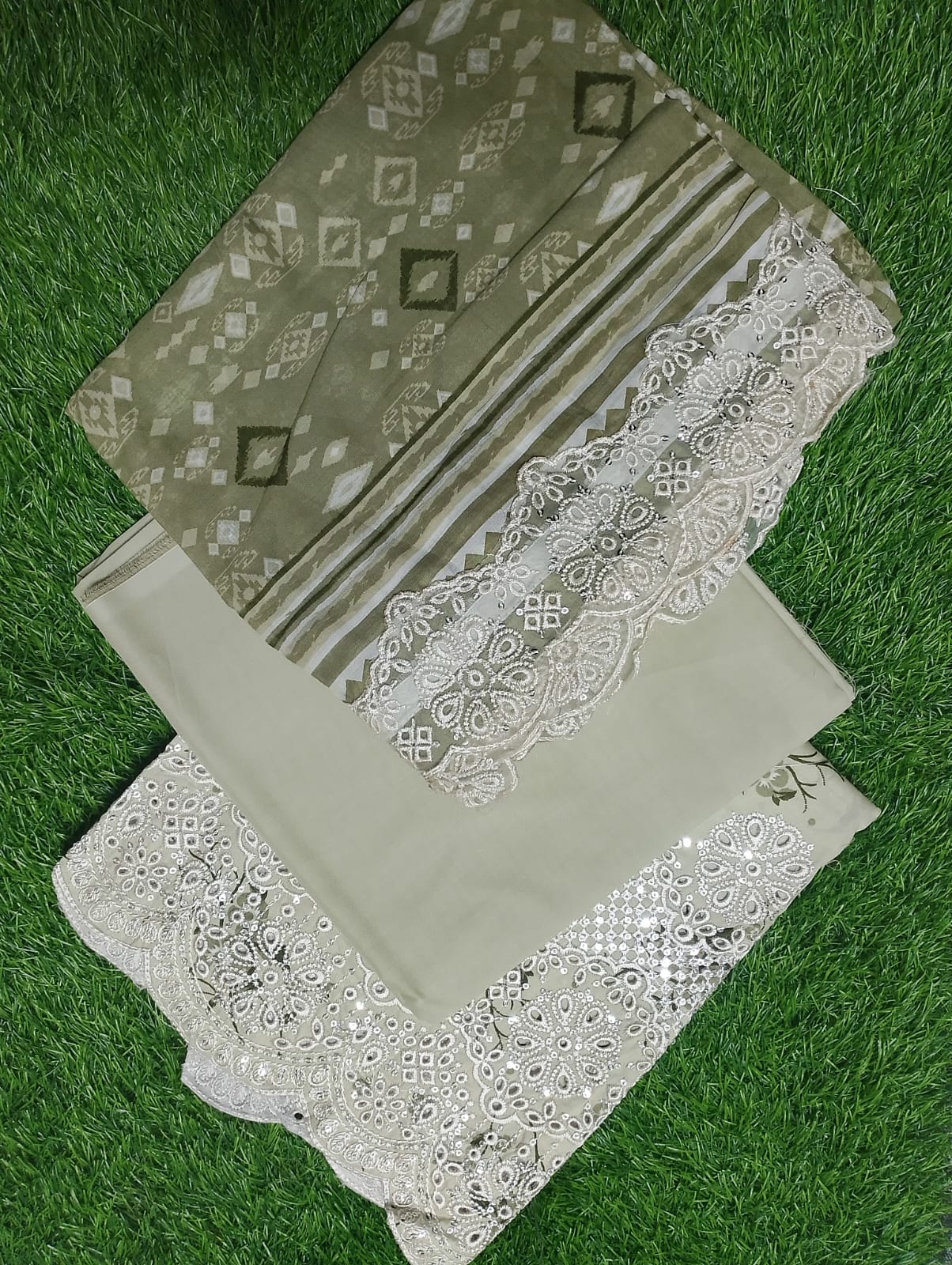 ZESH Printed Embroidered Lawn 3pc-D10