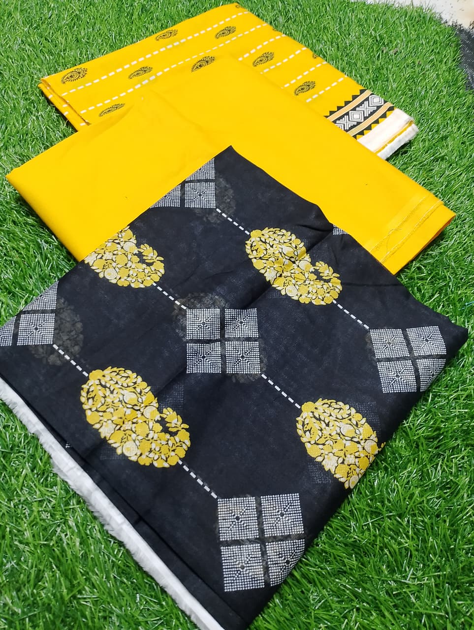 Edenrobe Luxury Printed Lawn 3pc Vol 1 D2