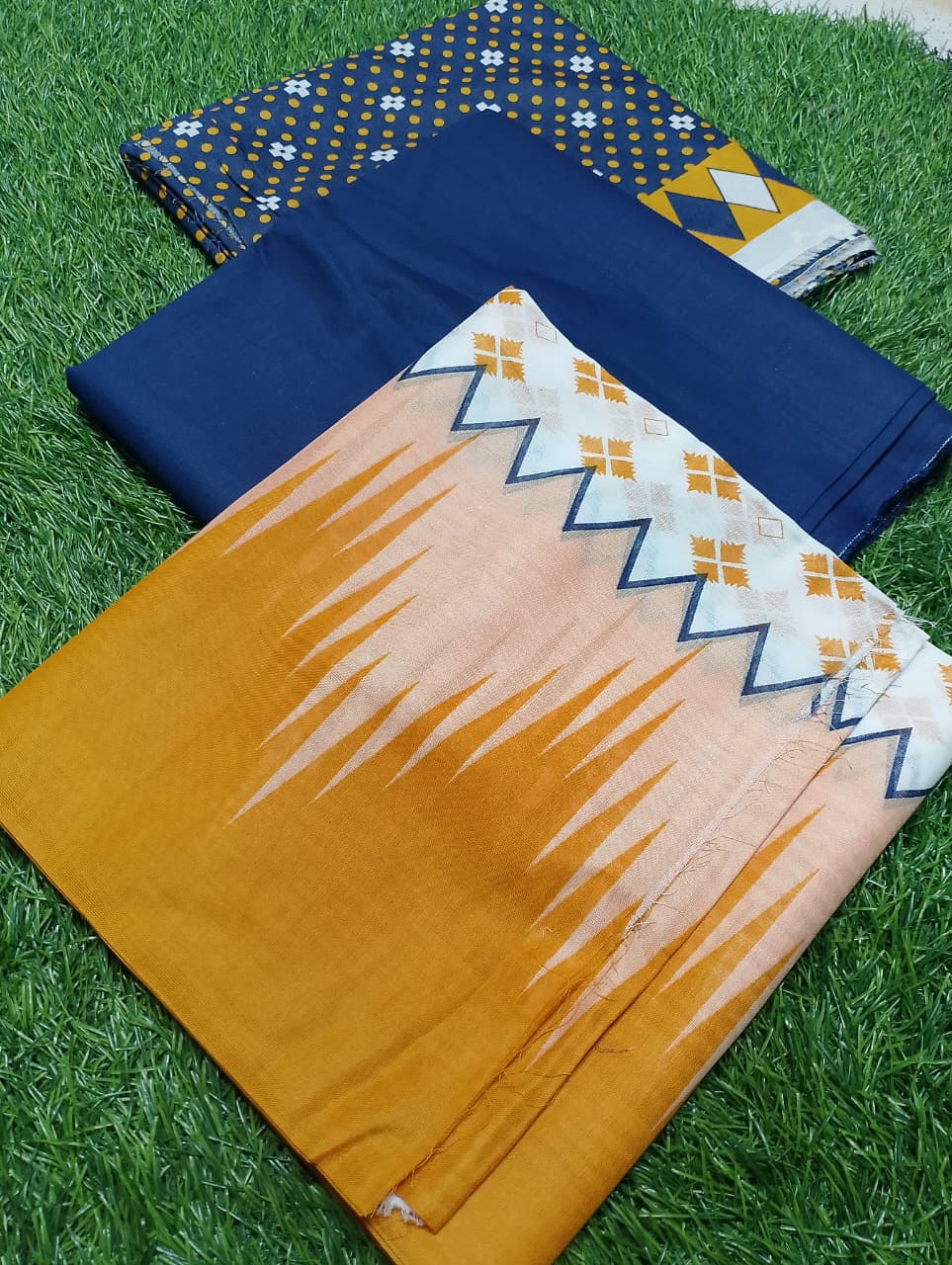 Edenrobe Luxury Printed Lawn 3pc Vol 1 D5