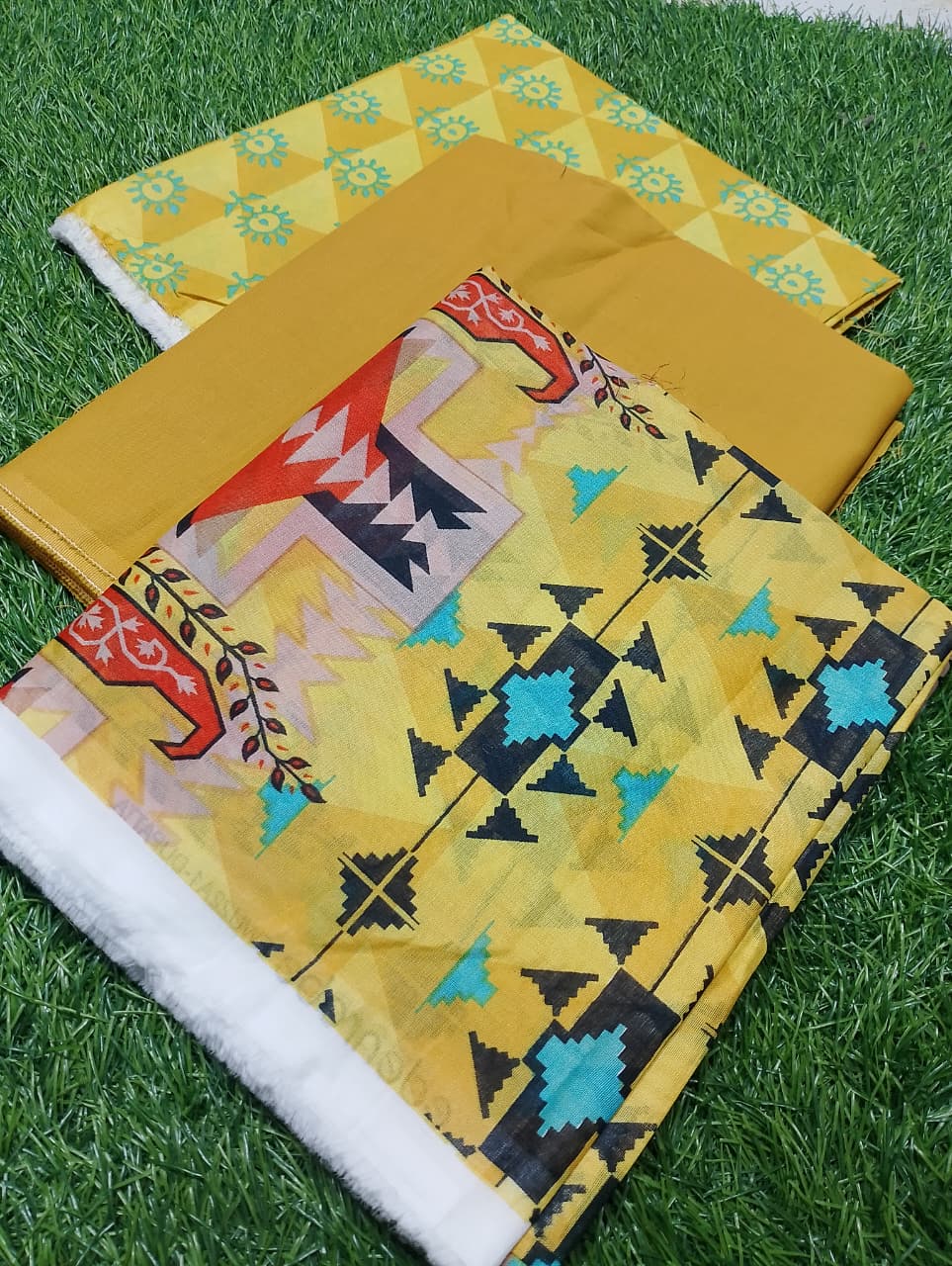 Edenrobe Luxury Printed Lawn 3pc Vol 1 D9