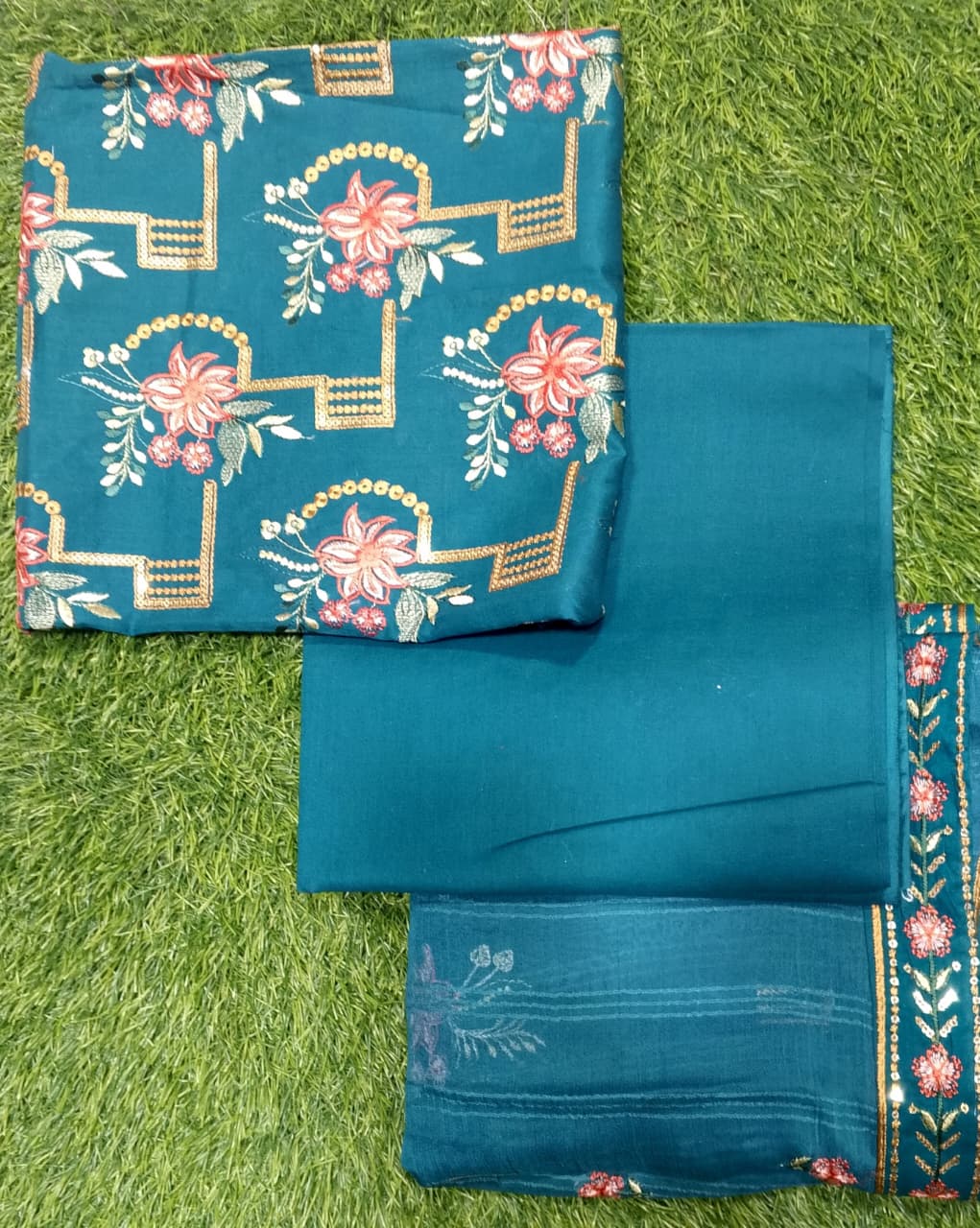 Bareeze Embroidered Lawn 3pc D1