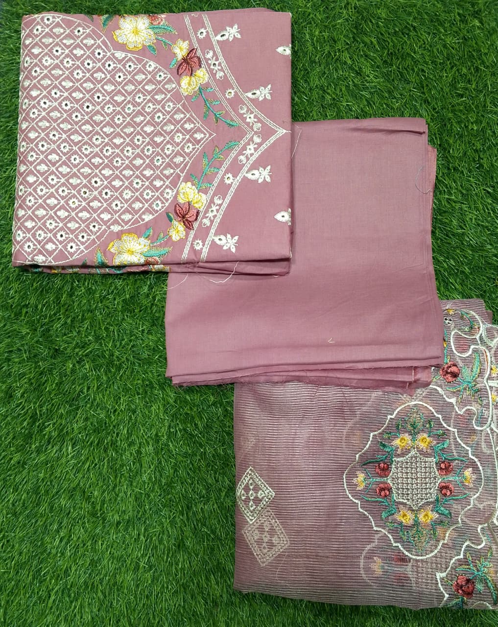 Noor-E-Khas Embroidered Lawn 3pc D3