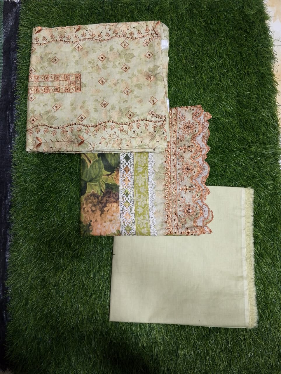 Salina Cutwork Premium Embroidered Lawn 3pc D4