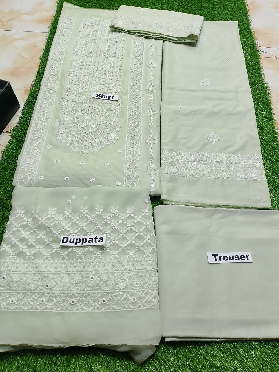 Bareeze White Embroidered Stone Chickankari Lawn 3pc D2