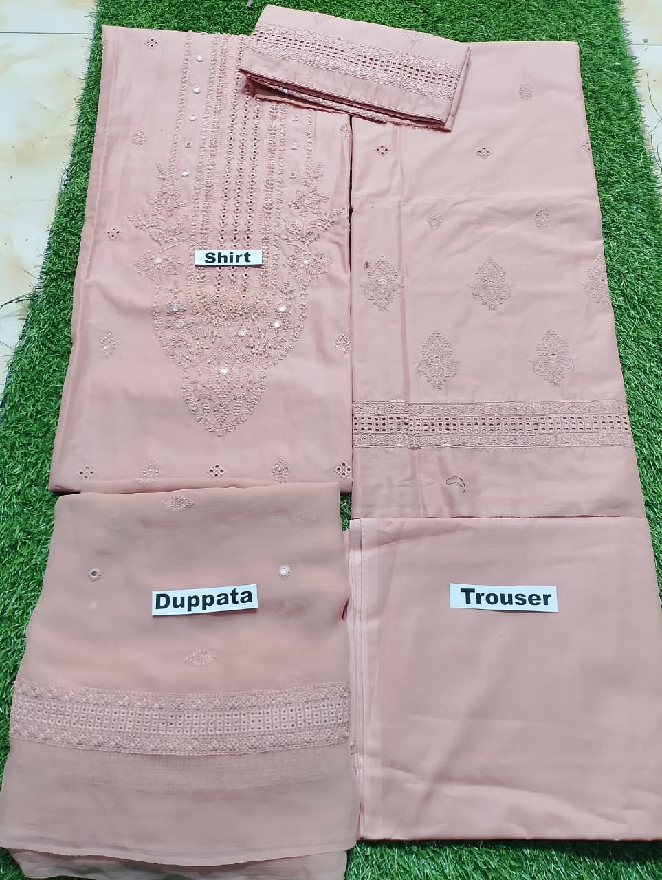 Bareeze White Embroidered Stone Chickankari Lawn 3pc D3