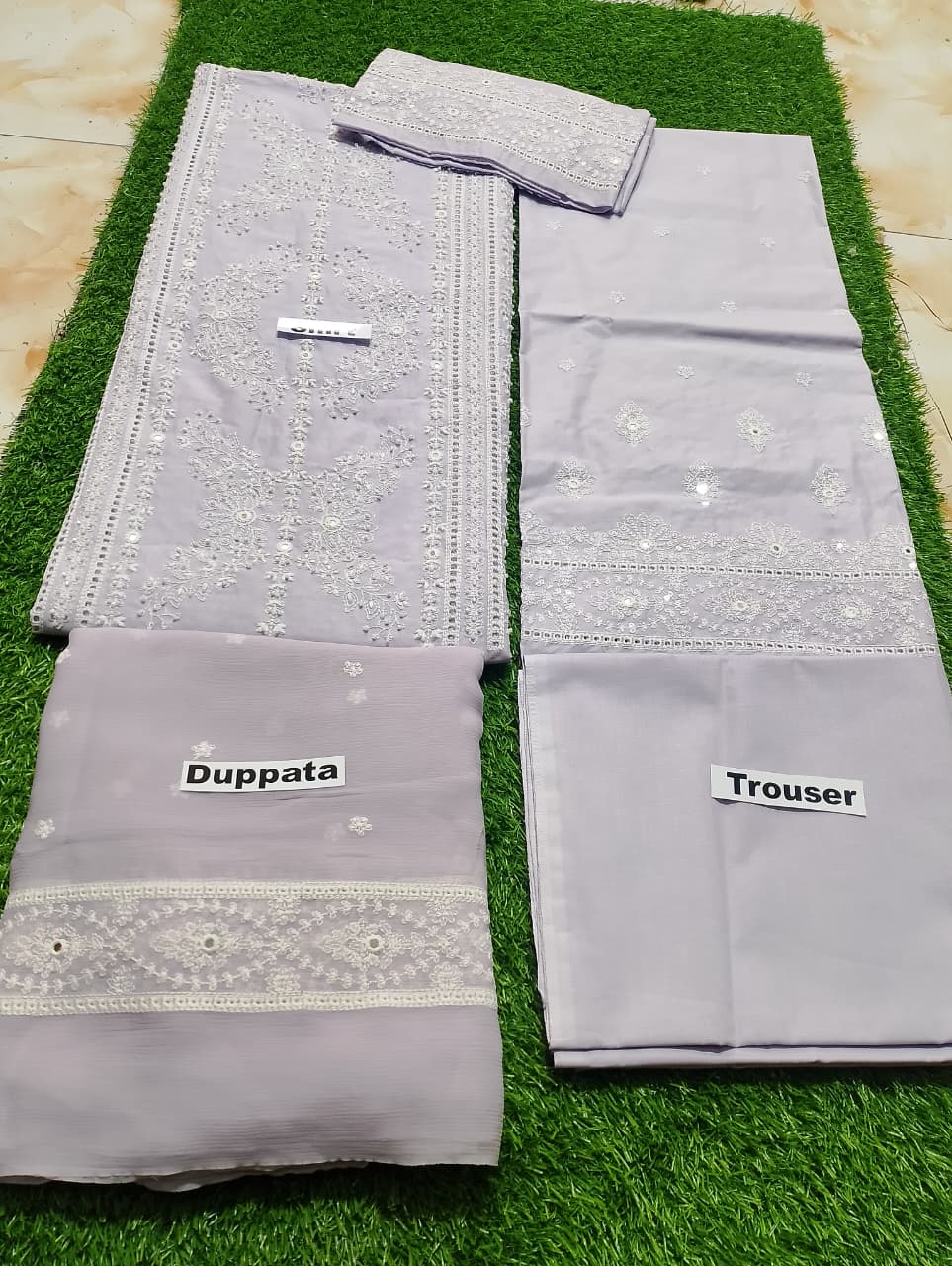 Bareeze White Embroidered Stone Chickankari Lawn 3pc D4
