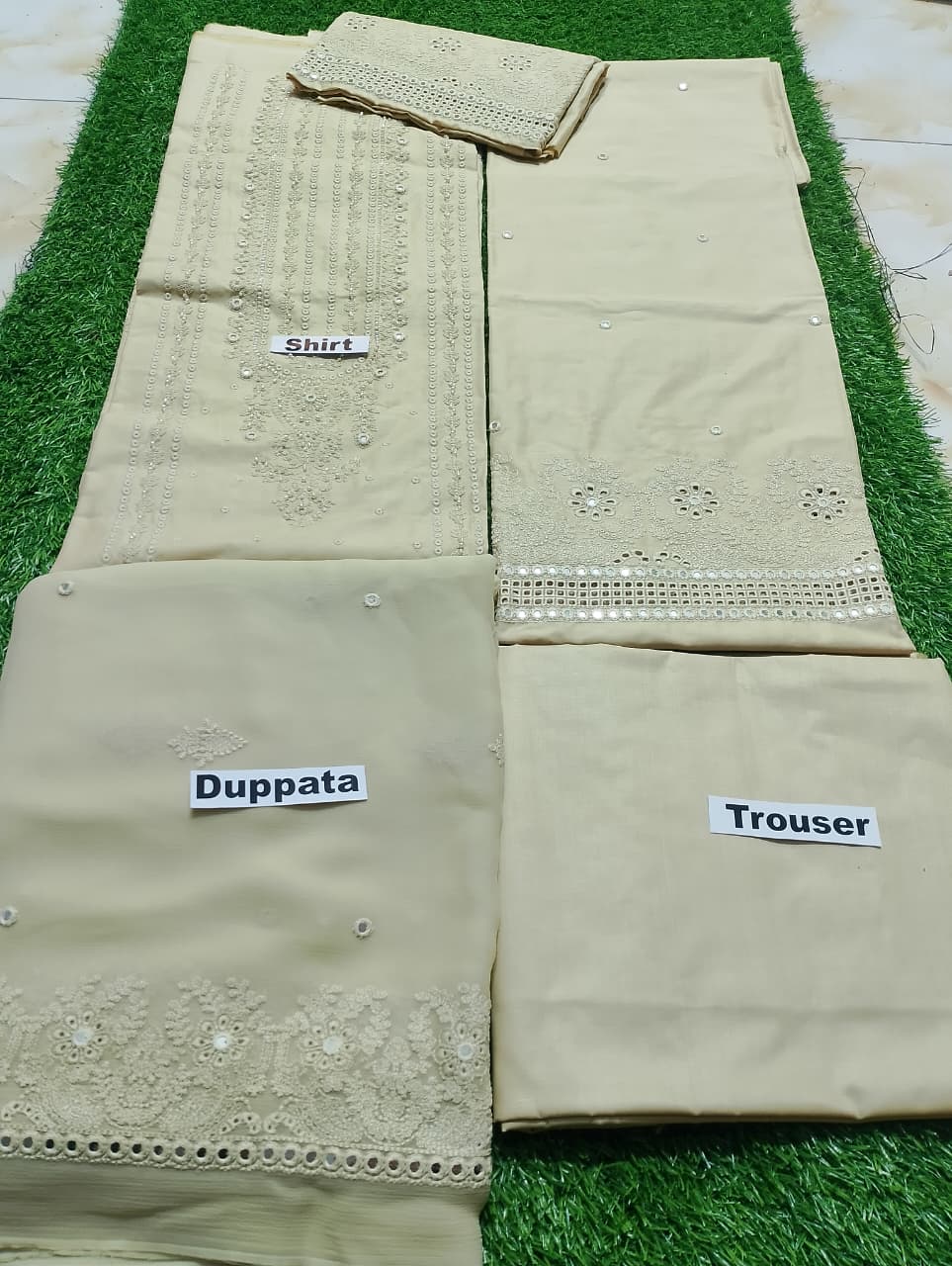 Bareeze White Embroidered Stone Chickankari Lawn 3pc D5