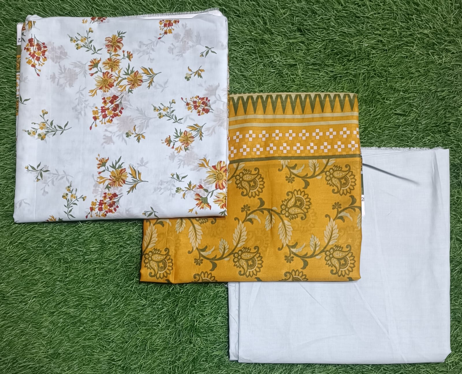 Zesh Women's Printed Lawn 3pc Suit Vol-1 D10