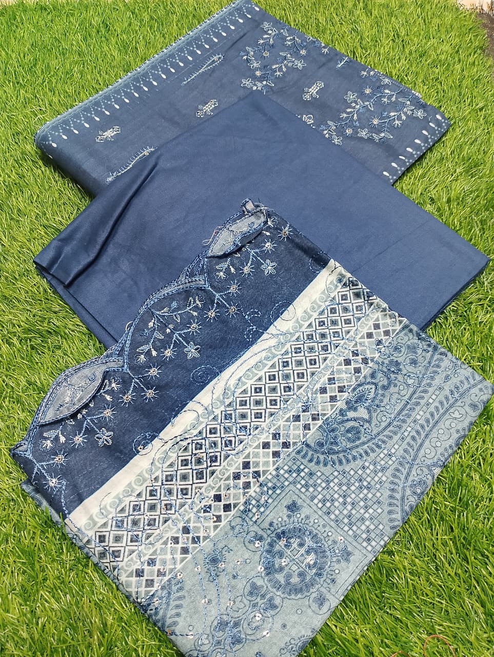 Dur-e-Fashion Printed Embroidered Lawn 3pc D5