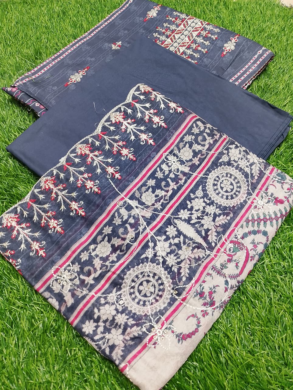 Dur-e-Fashion Printed Embroidered Lawn 3pc D6