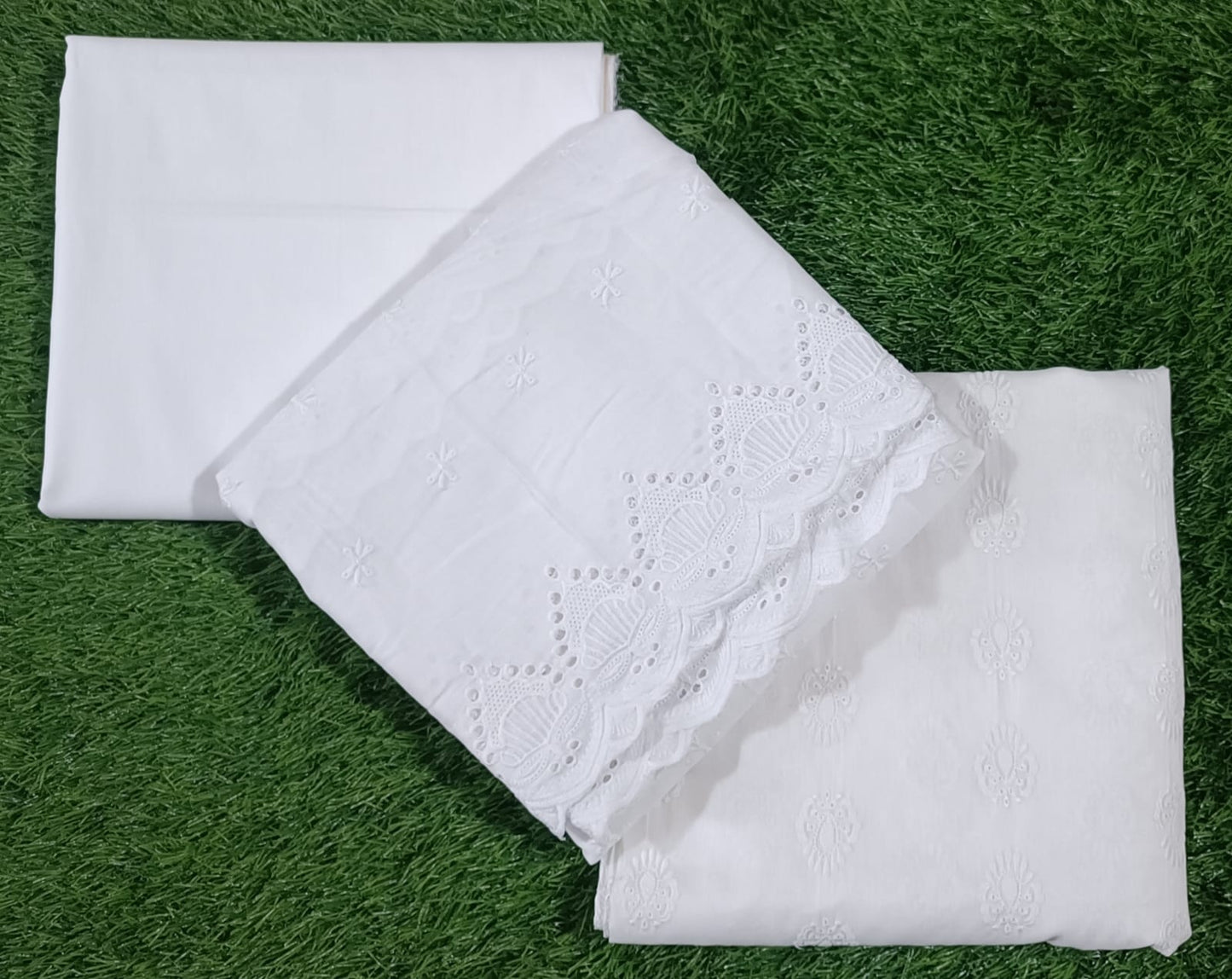 WHITE CHICKEN EMBROIDERED 3PC D6