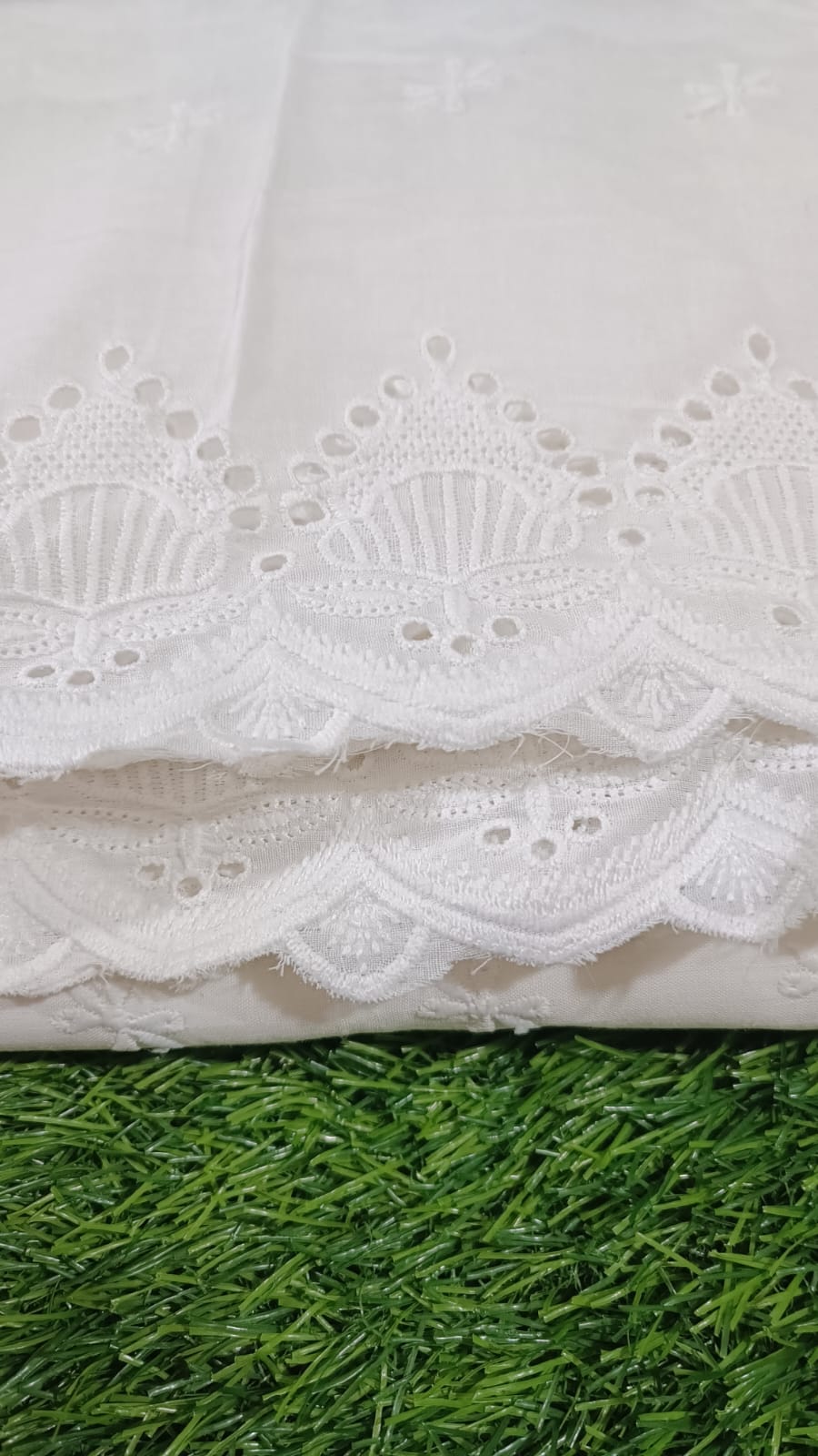 WHITE CHICKEN EMBROIDERED 3PC D6