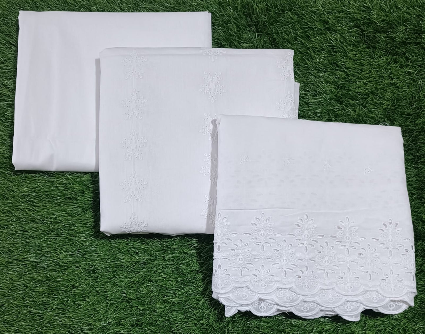 WHITE CHICKEN EMBROIDERED 3PC D5