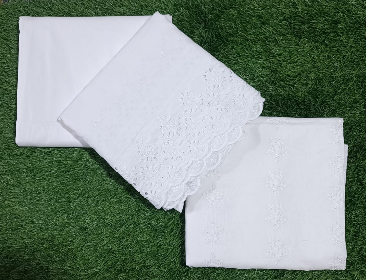 WHITE CHICKEN EMBROIDERED 3PC D5
