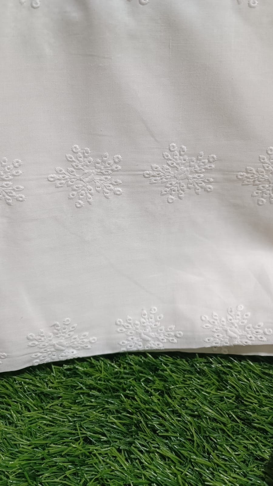 WHITE CHICKEN EMBROIDERED 3PC D5