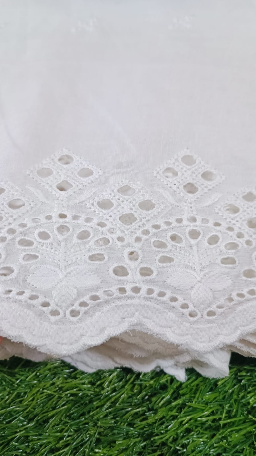 WHITE CHICKEN EMBROIDERED 3PC D3