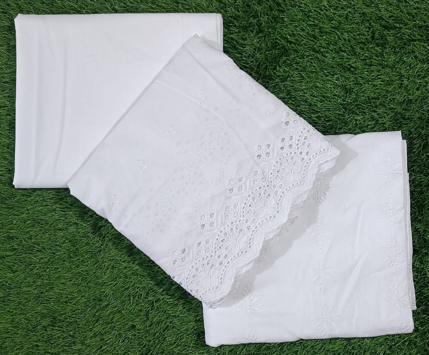 WHITE CHICKEN EMBROIDERED 3PC D3