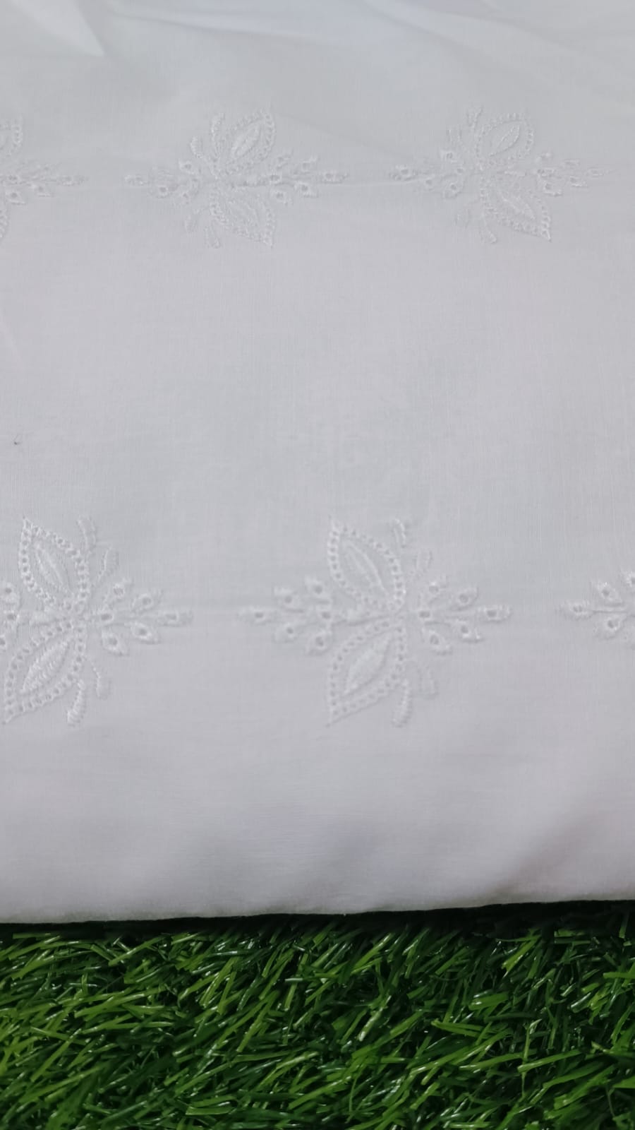 WHITE CHICKEN EMBROIDERED 3PC D3