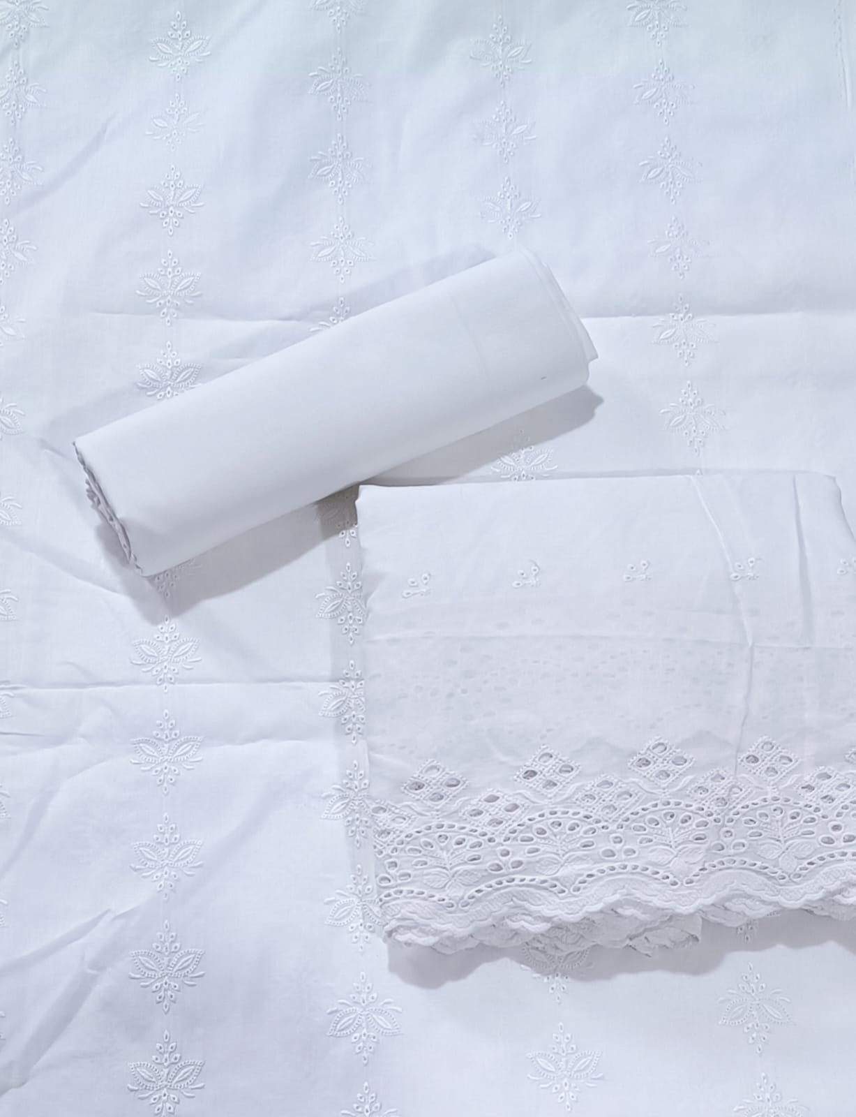 WHITE CHICKEN EMBROIDERED 3PC D3