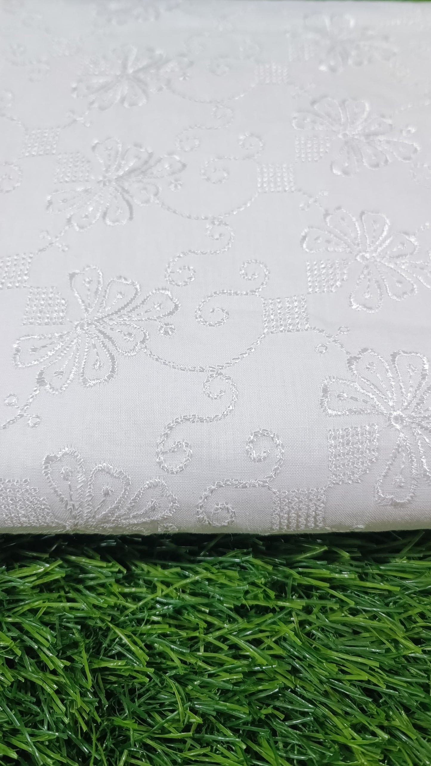 WHITE CHICKEN EMBROIDERED 3PC D1