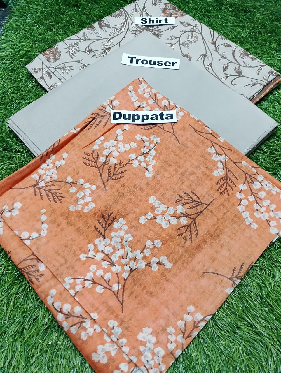 Bin Inam Rangoli Lawn 3pc Vol-2-D4
