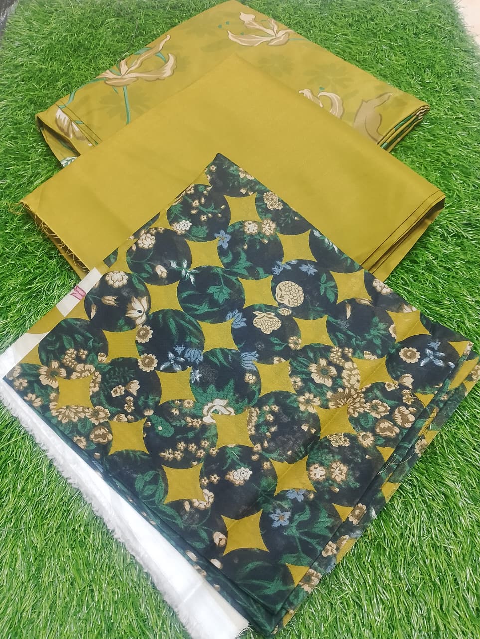 Sapphire Printed Premium Lawn 3pc Vol-2-D1