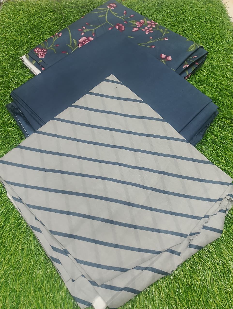 Sapphire Printed Premium Lawn 3pc Vol-2-D4