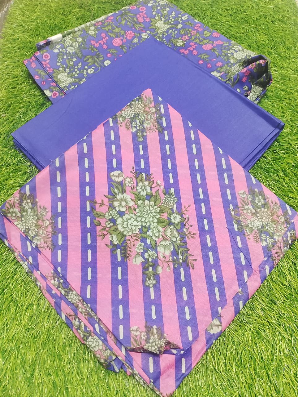 Sapphire Printed Premium Lawn 3pc Vol-2-D8