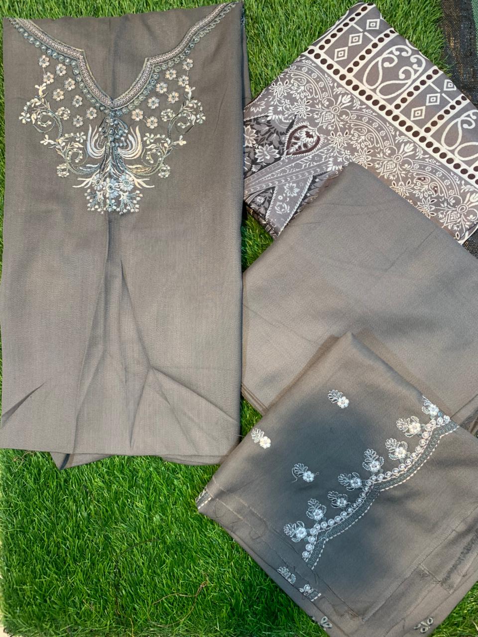 Bin Inam Luxury Embroidered 3pc D5