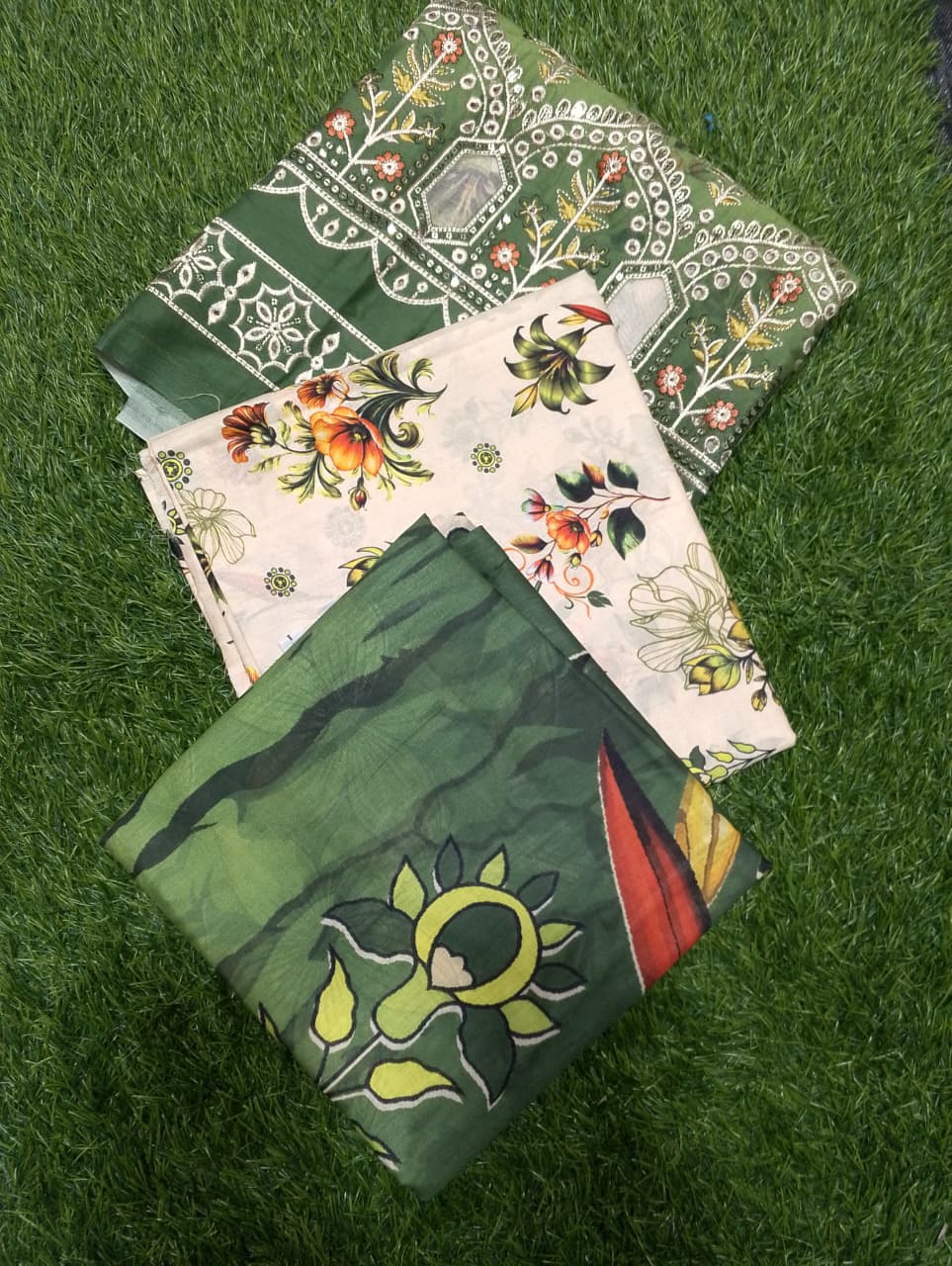 Bin Inam Chikankari Printed Embroidered Lawn 3pc D4